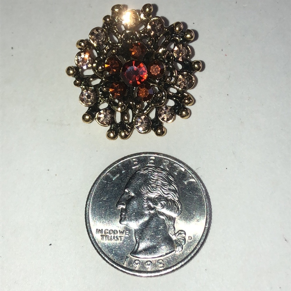 Elegant Aged Gold Tone and Amber Color Floral Brooch - Picture 3 of 4